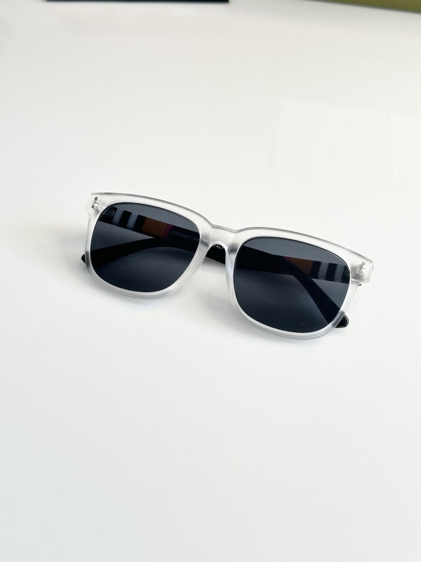 Burberry_4806_Ice_Black