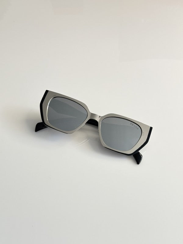Prada_WMNS_018_Silver_Mercury