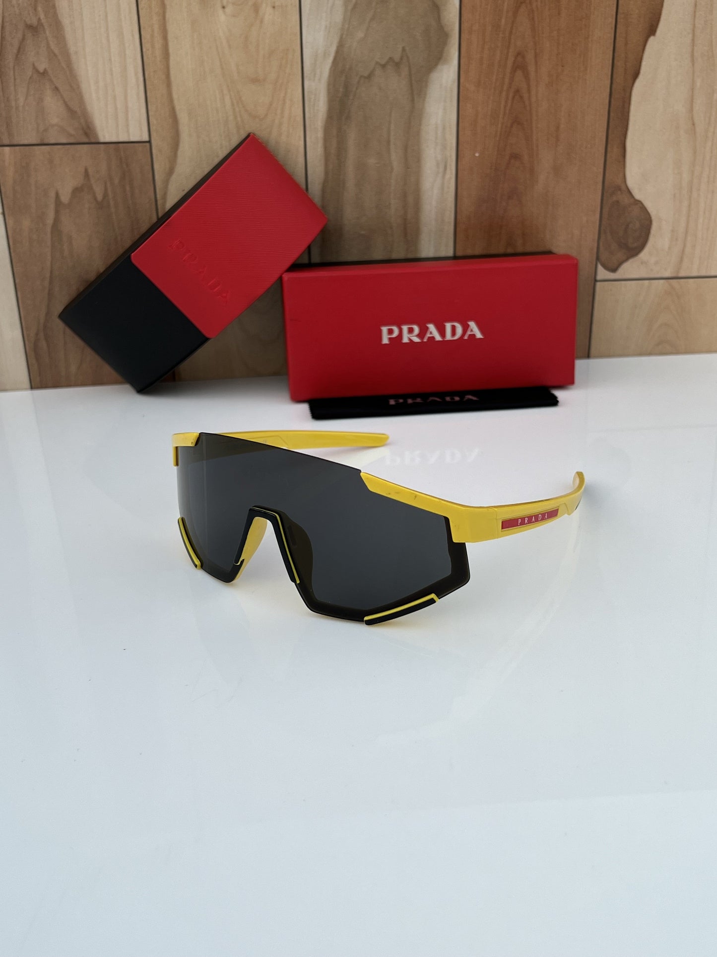 Prada_23053_yellow_black