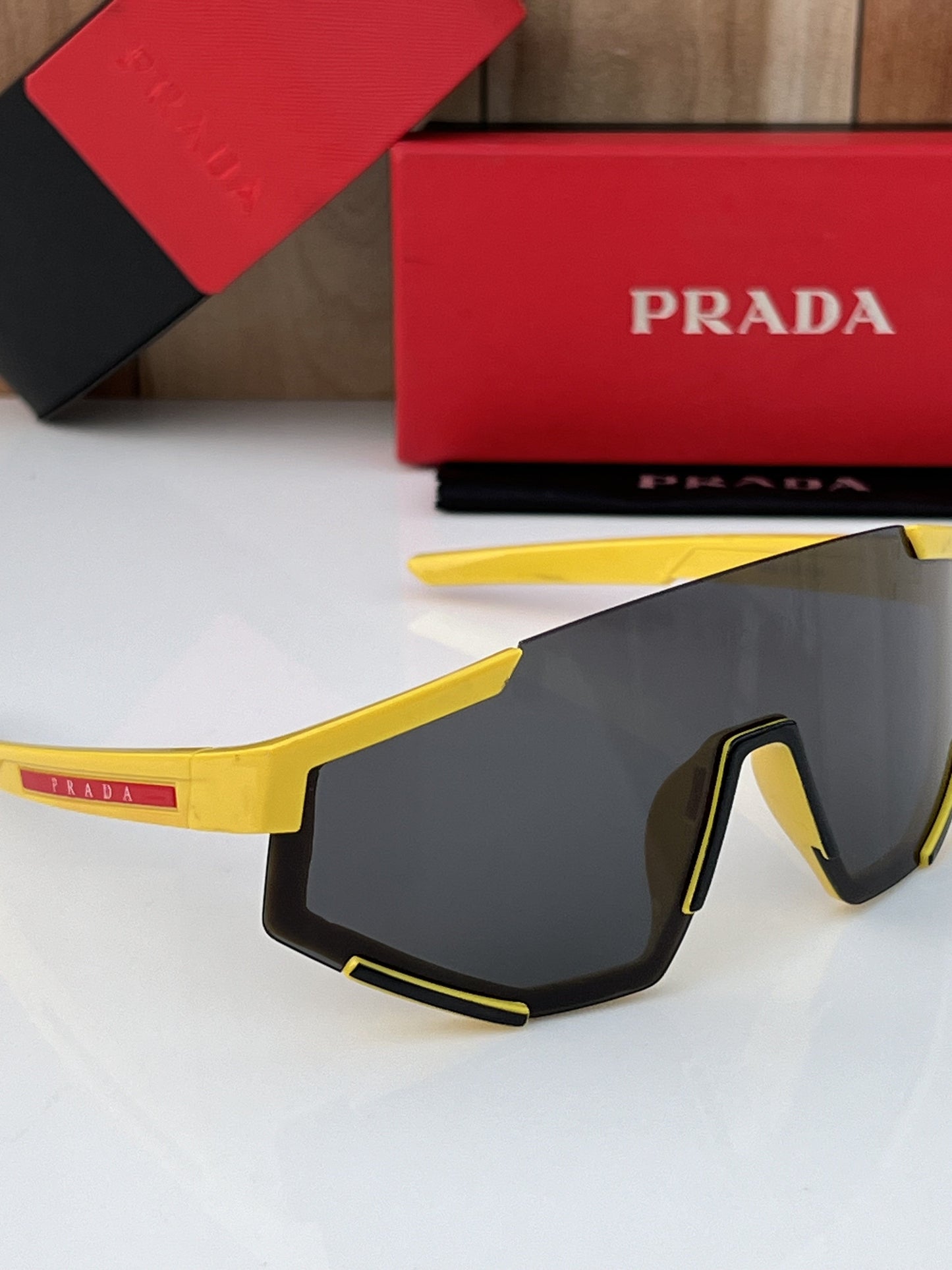 Prada_23053_yellow_black