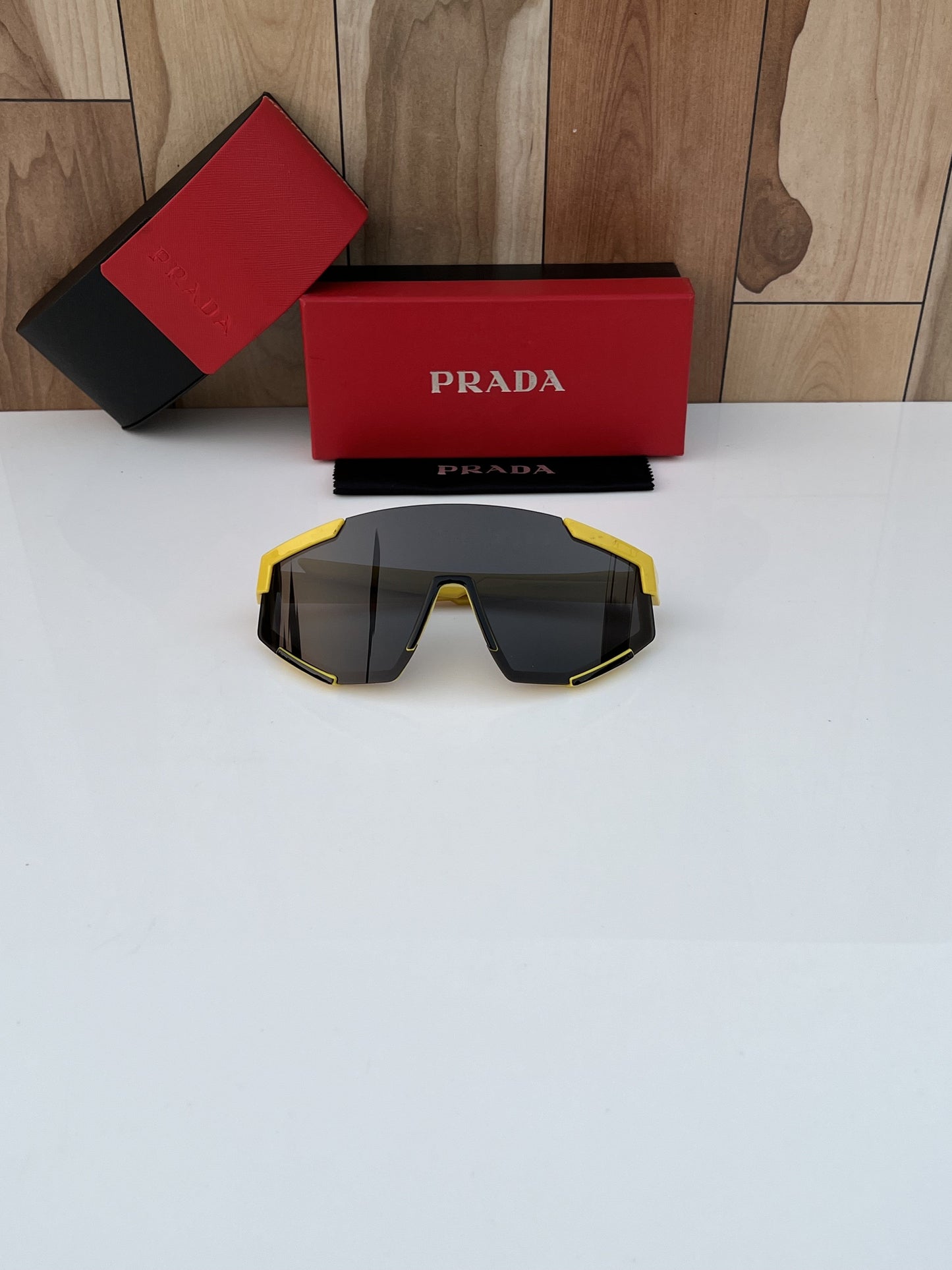 Prada_23053_yellow_black