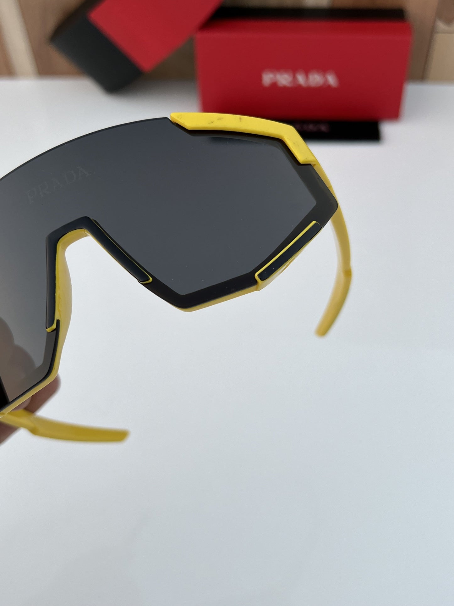 Prada_23053_yellow_black