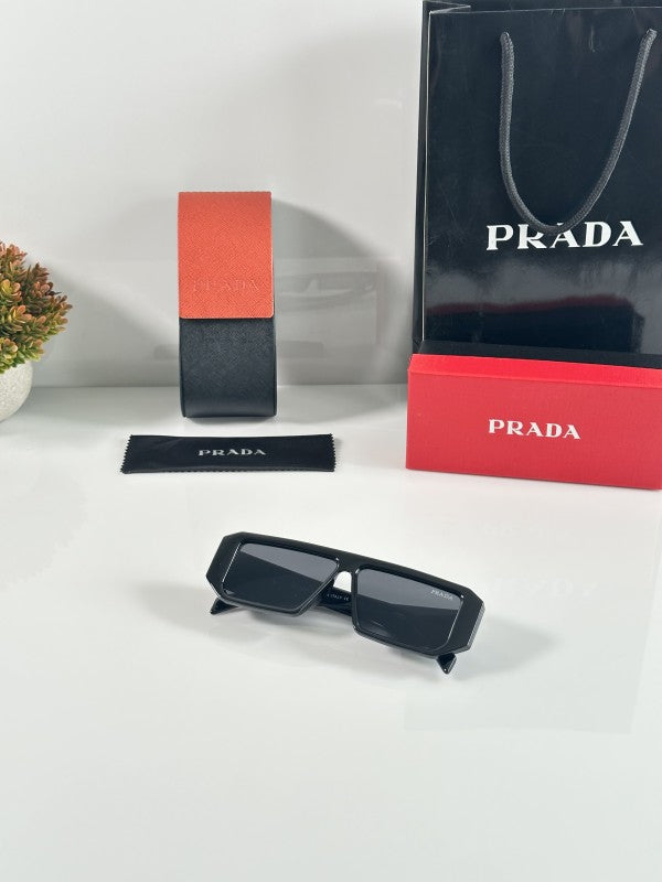 Prada_132_Black
