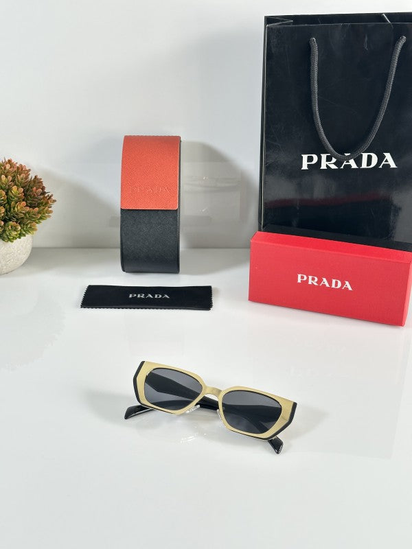 Prada_WMNS_018_Gold_Black