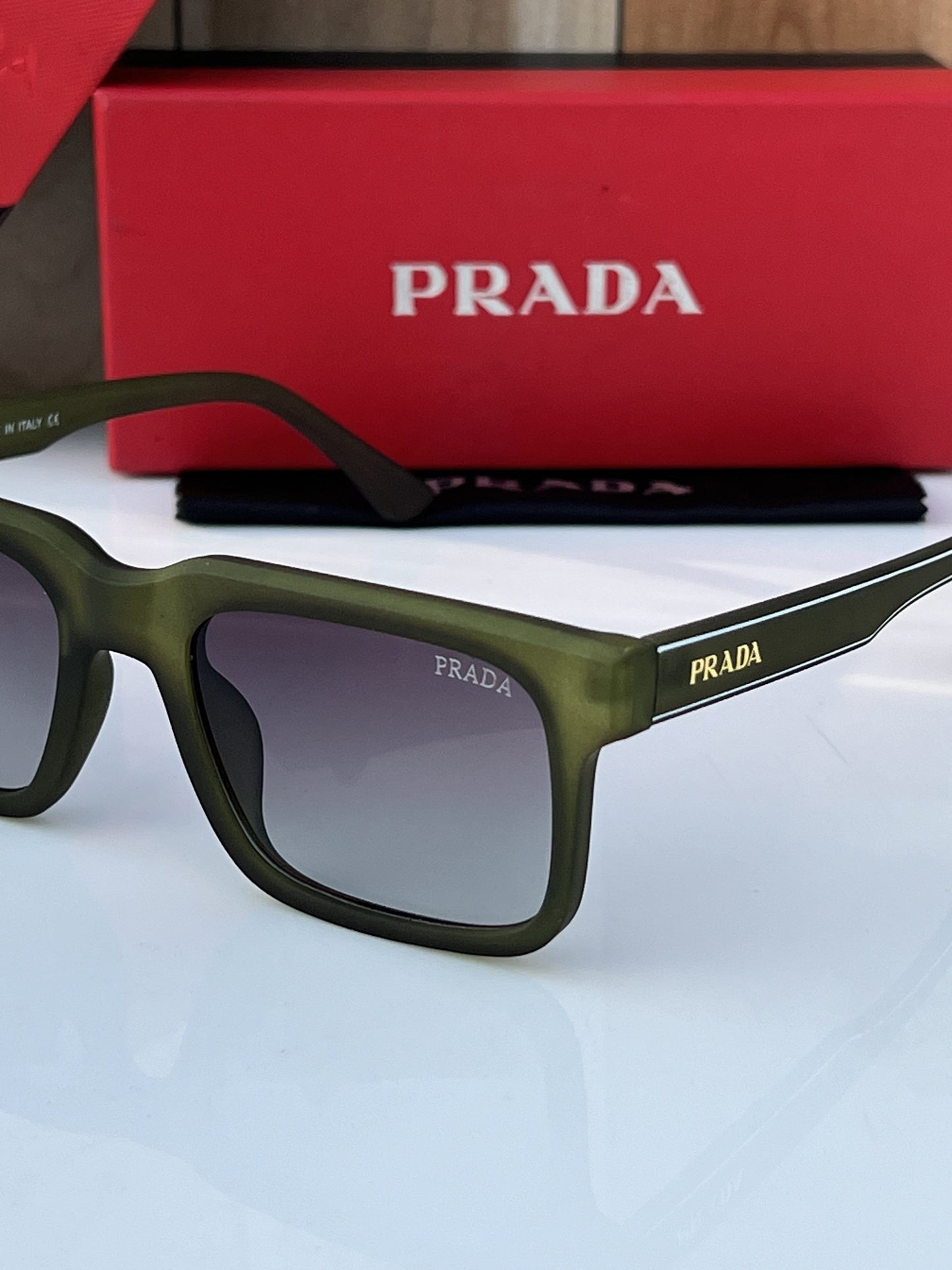 Prada_25_green