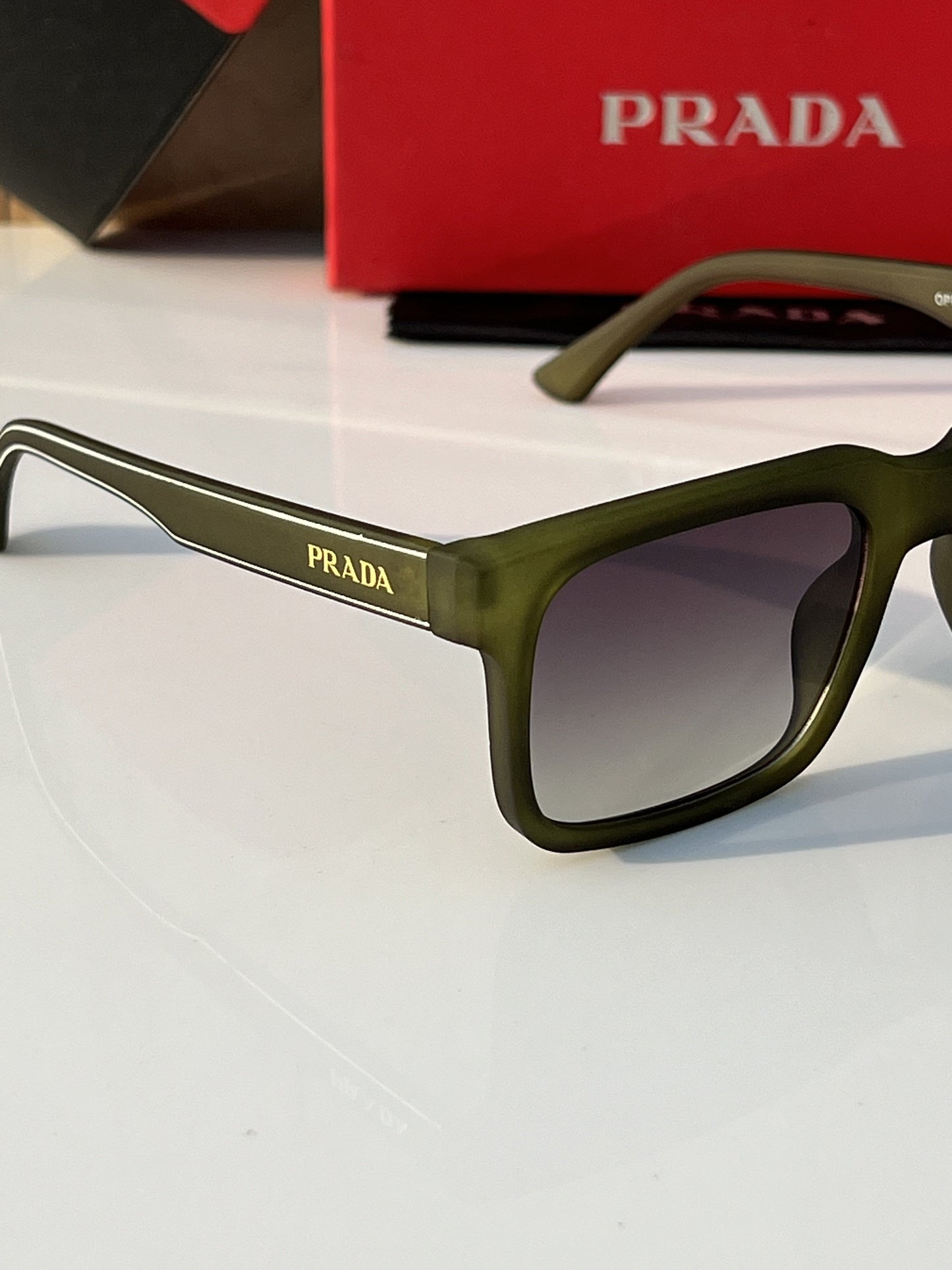 Prada_25_green