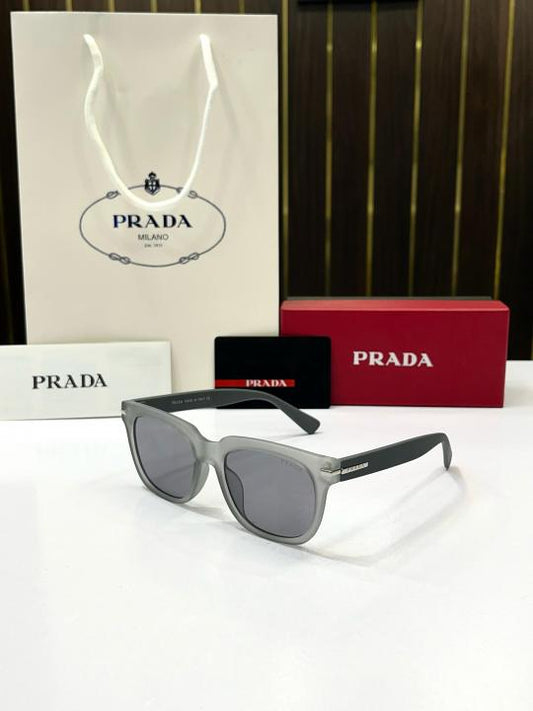 _Prada_04_grey