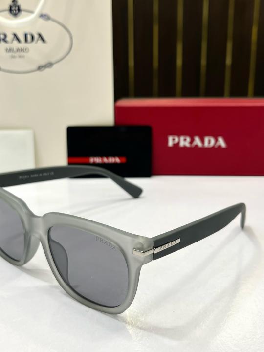 _Prada_04_grey