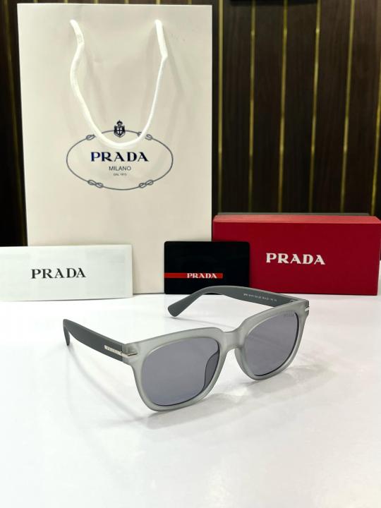 _Prada_04_grey