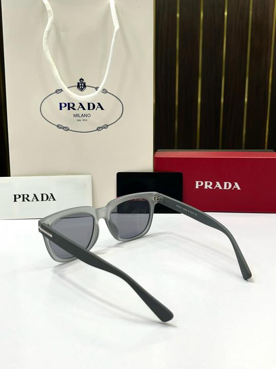 _Prada_04_grey