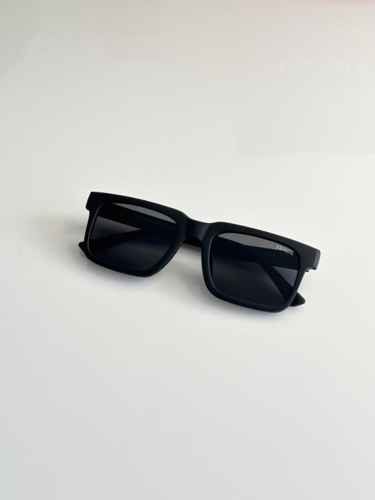 Prada_25_Black
