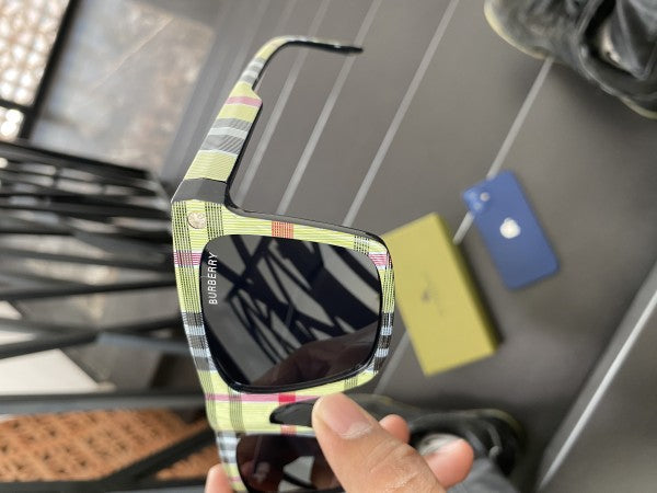 Burberry_8769_Funky_Green