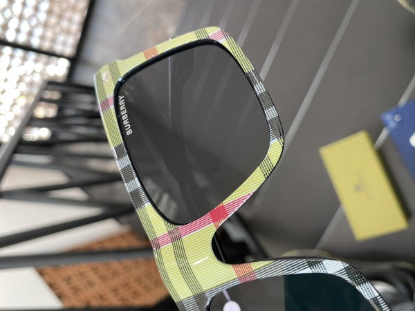 Burberry_8769_Funky_Green