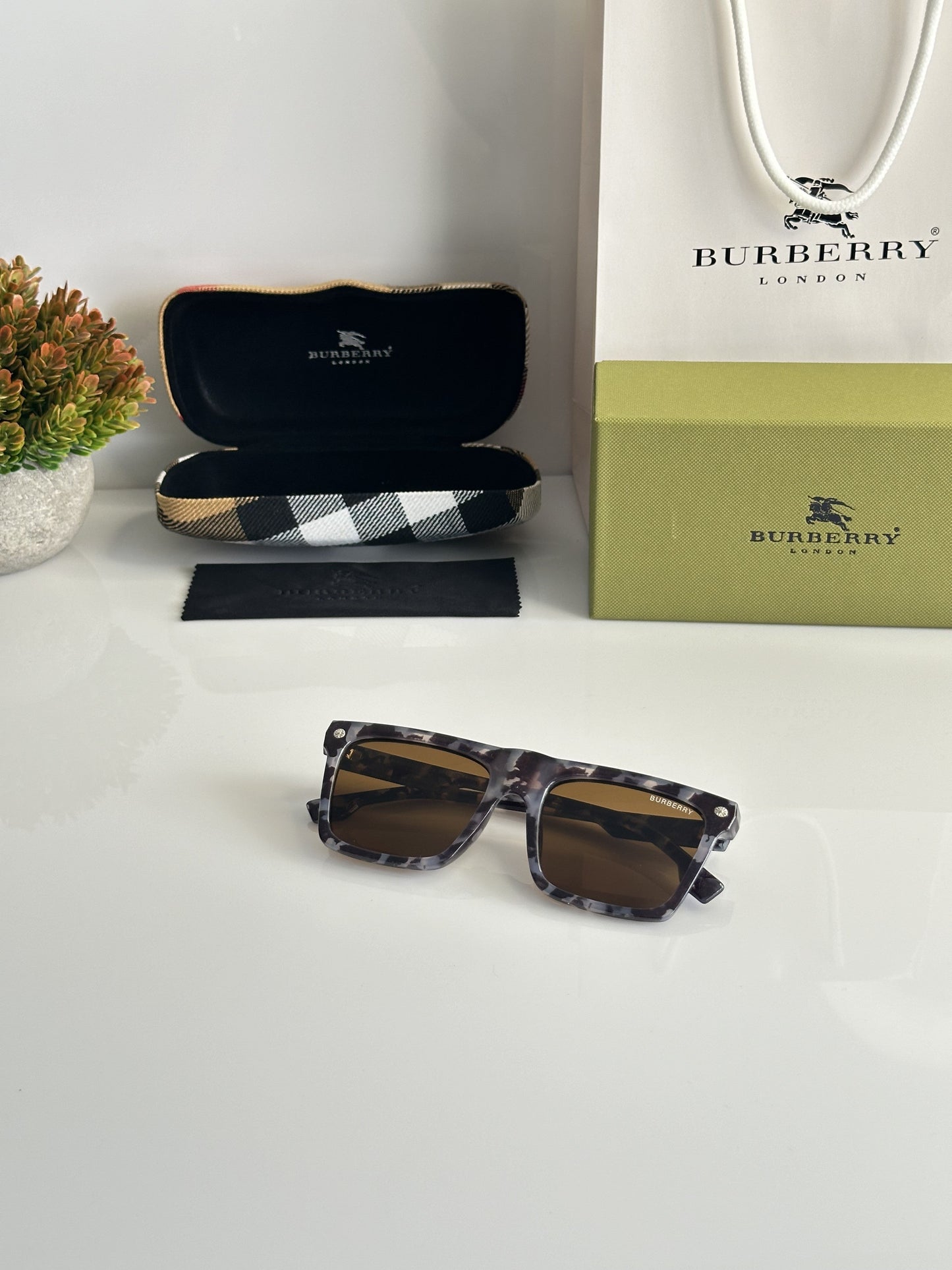 Burberry_8769_Marble_Brown